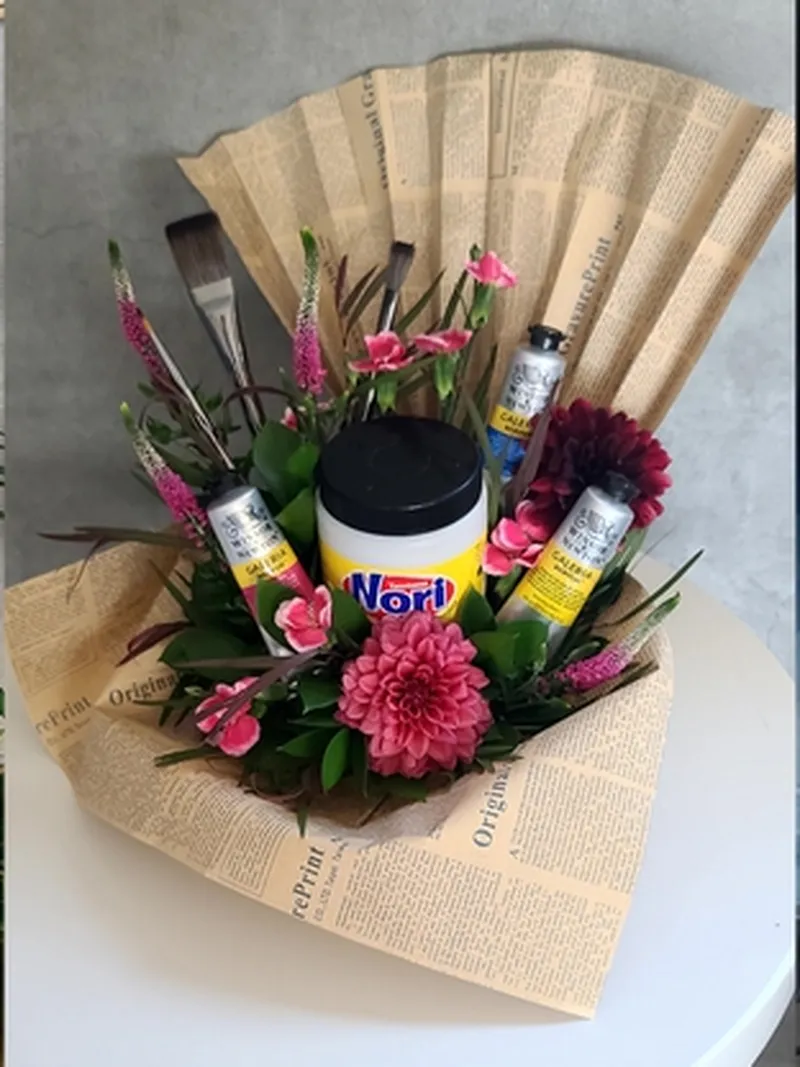 Arrangements with Gift 3