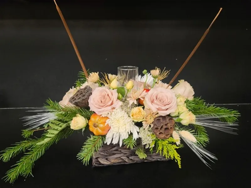 Holidays Centerpiece Alternate view 2